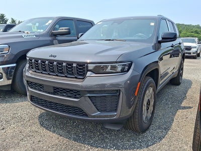 2026 Jeep Grand Cherokee Laredo Altitude