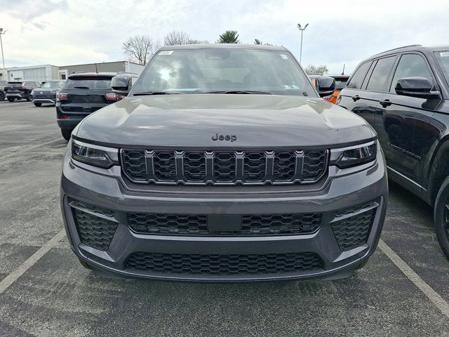 2026 Jeep Grand Cherokee Laredo Altitude