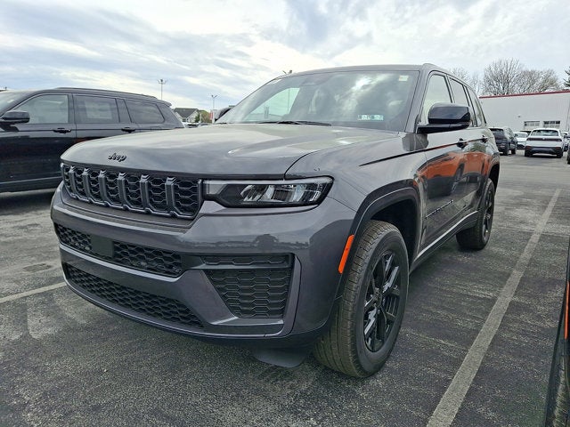 2026 Jeep Grand Cherokee Laredo Altitude