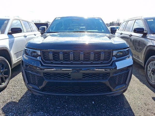 2026 Jeep Grand Cherokee Laredo Altitude