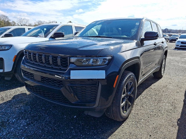 2026 Jeep Grand Cherokee Laredo Altitude