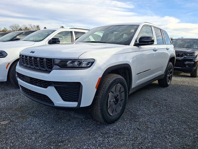 2026 Jeep Grand Cherokee Laredo Altitude