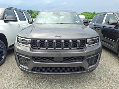 2026 Jeep Grand Cherokee Laredo Altitude