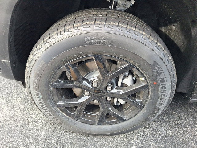 2026 Jeep Grand Cherokee Laredo Altitude