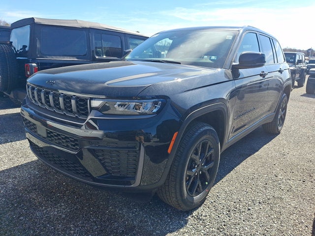 2026 Jeep Grand Cherokee Laredo Altitude
