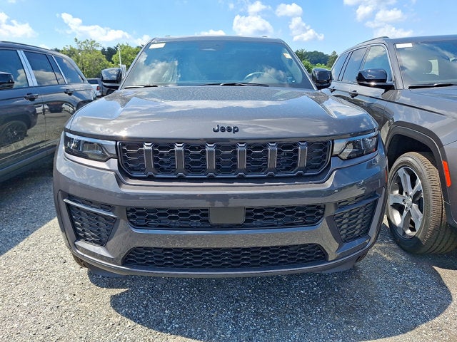 2026 Jeep Grand Cherokee Laredo Altitude