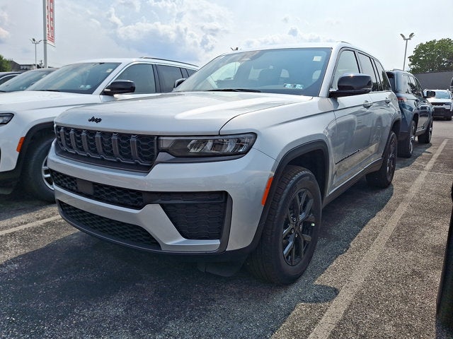 2026 Jeep Grand Cherokee Laredo Altitude