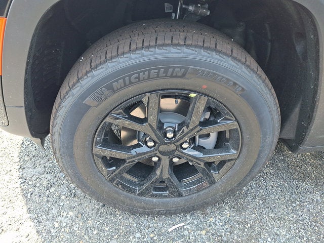 2026 Jeep Grand Cherokee Laredo Altitude