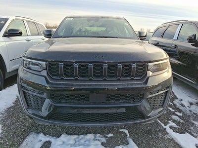 2026 Jeep Grand Cherokee Laredo Altitude