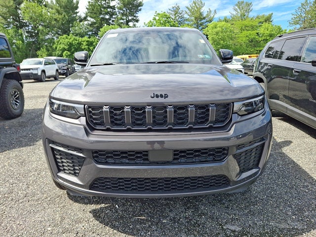 2026 Jeep Grand Cherokee Laredo Altitude