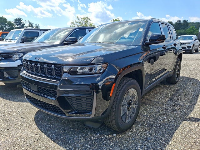 2026 Jeep Grand Cherokee Laredo Altitude
