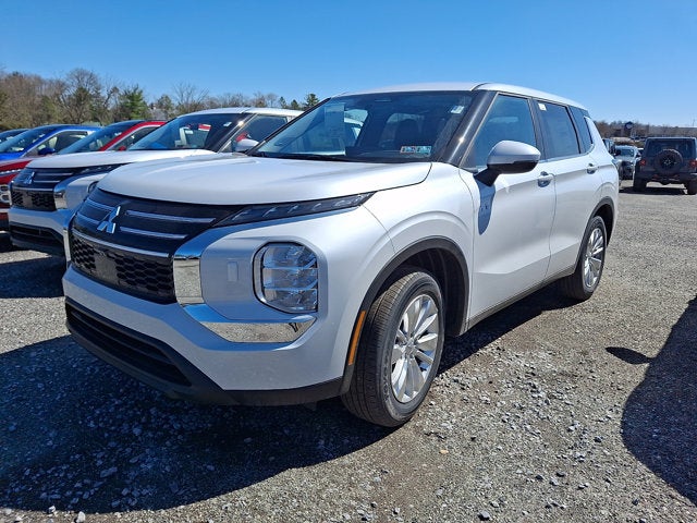 2026 Mitsubishi Outlander ES