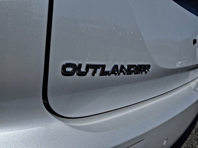 2026 Mitsubishi Outlander ES