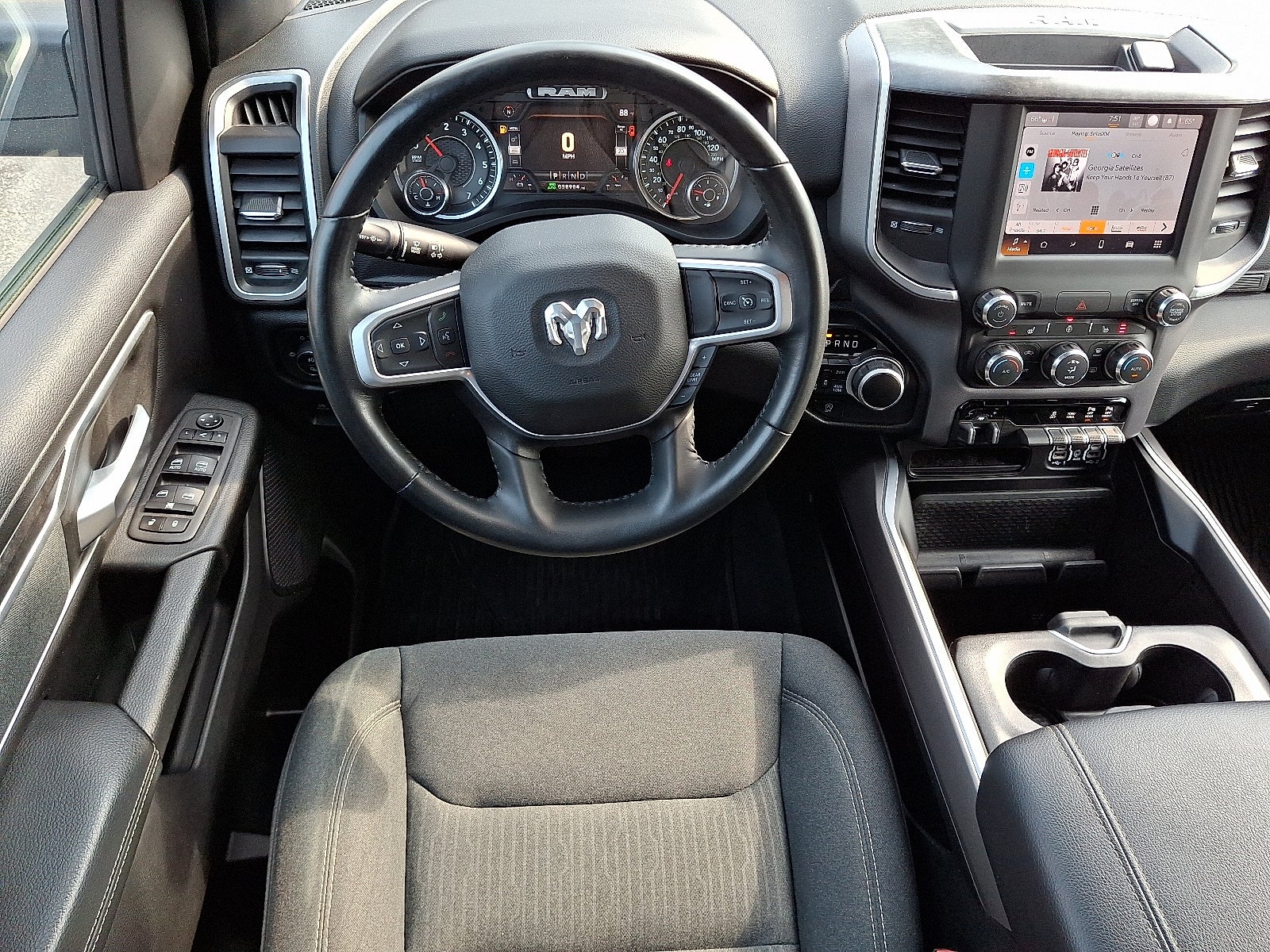 2022 RAM 1500 Big Horn Crew Cab 4x4 5'7" Box