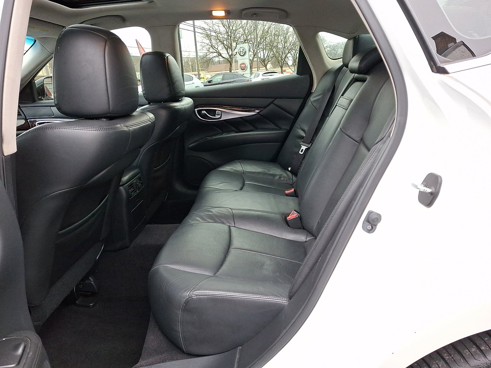 2016 INFINITI Q70 3.7X