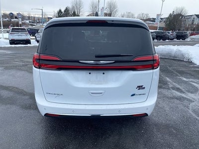 2023 Chrysler Pacifica Hybrid Touring L