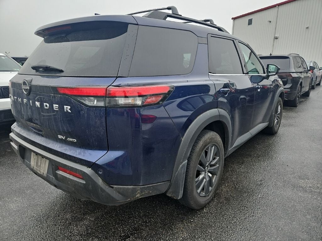 2022 Nissan Pathfinder SV