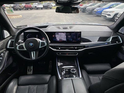 2023 BMW X7 M60i
