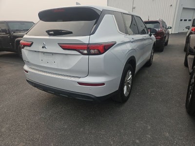 2022 Mitsubishi Outlander ES