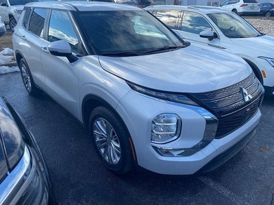 2023 Mitsubishi Outlander ES