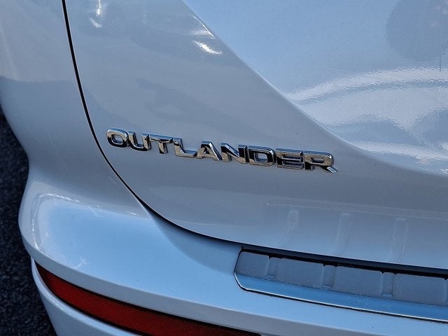 2022 Mitsubishi Outlander ES