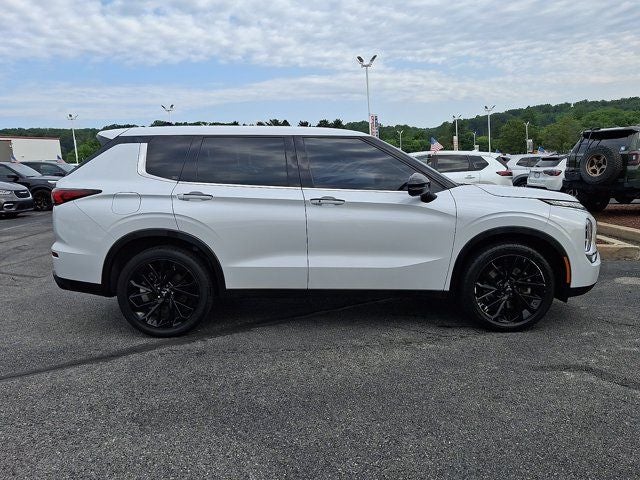 2022 Mitsubishi Outlander Black Edition