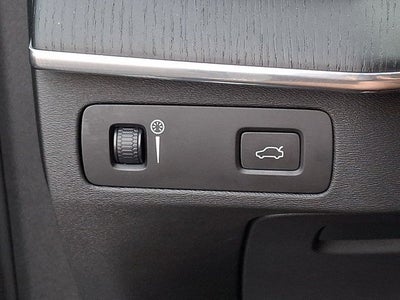 2020 Volvo XC90 T5 Momentum