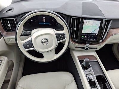 2022 Volvo XC60 B5 Momentum