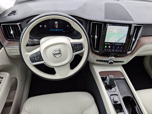 2022 Volvo XC60 B5 Momentum