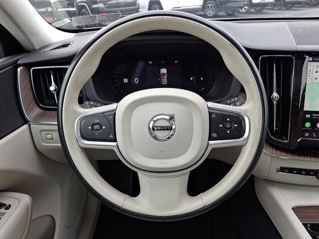 2022 Volvo XC60 B5 Momentum