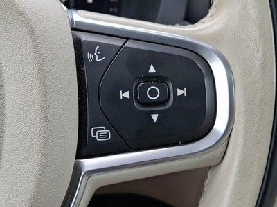 2022 Volvo XC60 B5 Momentum