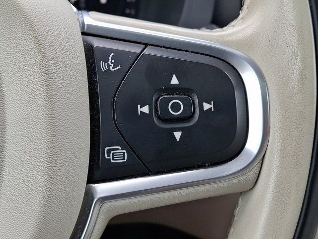 2022 Volvo XC60 B5 Momentum
