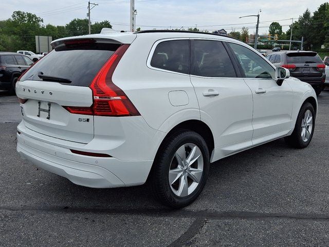 2022 Volvo XC60 B5 Momentum