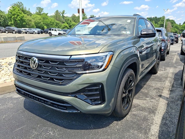 2026 Volkswagen Atlas Cross Sport 2.0T SEL R-Line Black
