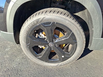 2026 Volkswagen Taos SE Black