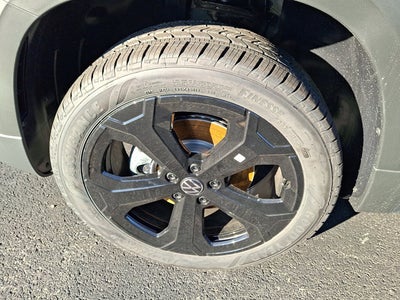 2026 Volkswagen Taos SE Black