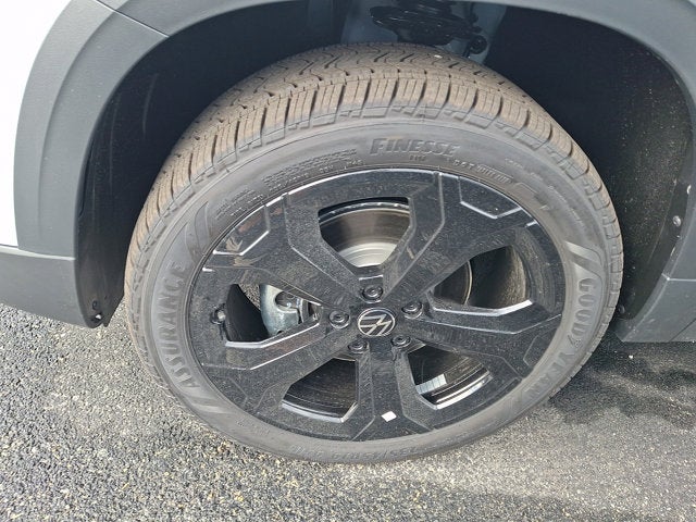 2027 Volkswagen Taos SE Black