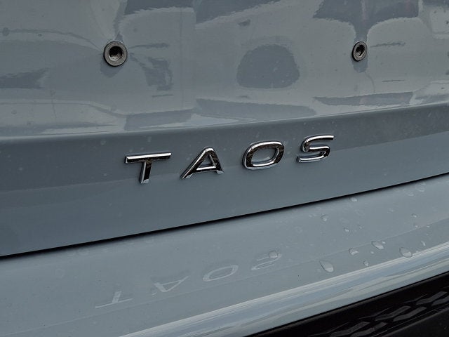 2027 Volkswagen Taos SE Black