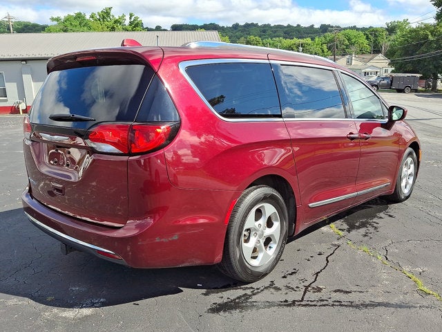 2017 Chrysler Pacifica Touring-L Plus