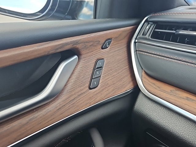 2023 Jeep Grand Cherokee Summit