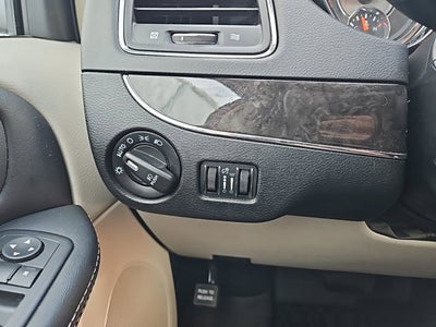 2016 Chrysler Town & Country Touring-L Anniversary Edition