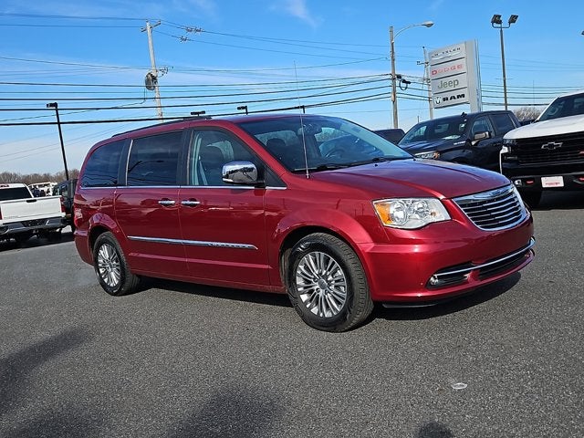 2016 Chrysler Town & Country Touring-L Anniversary Edition
