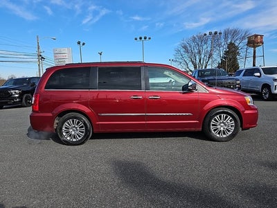 2016 Chrysler Town & Country Touring-L Anniversary Edition