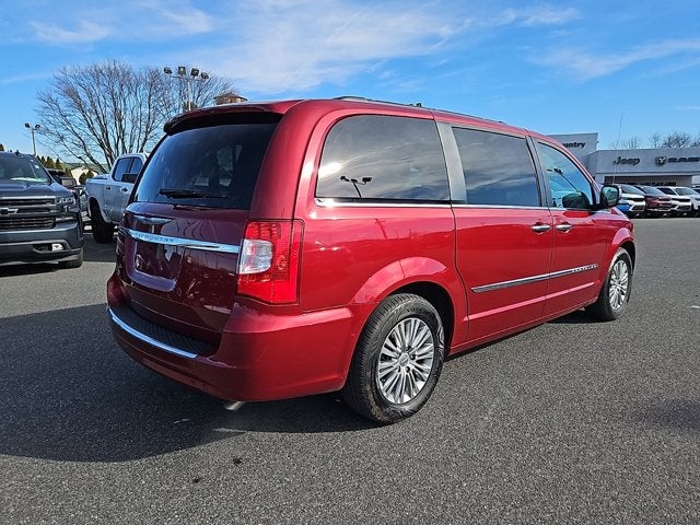 2016 Chrysler Town & Country Touring-L Anniversary Edition