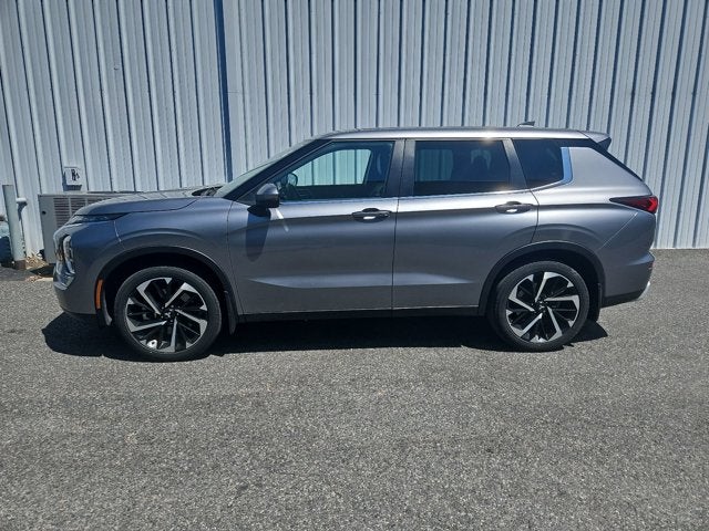 2023 Mitsubishi Outlander SE